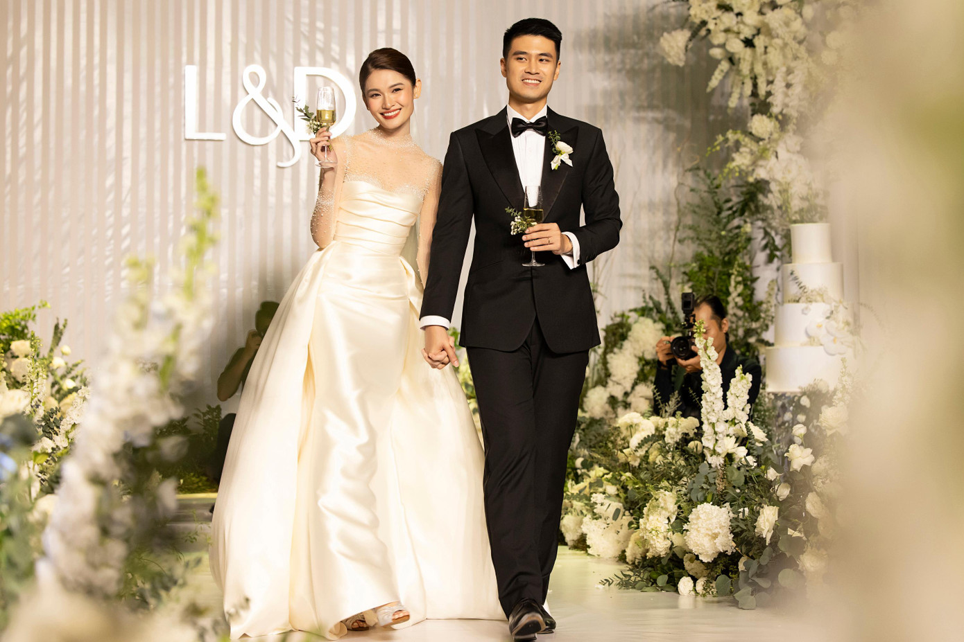 Một số khoảnh khắc trong hôn lễ của Á hậu Thuỳ Dung và doanh nhân Thái Long. Ảnh: NVCC.