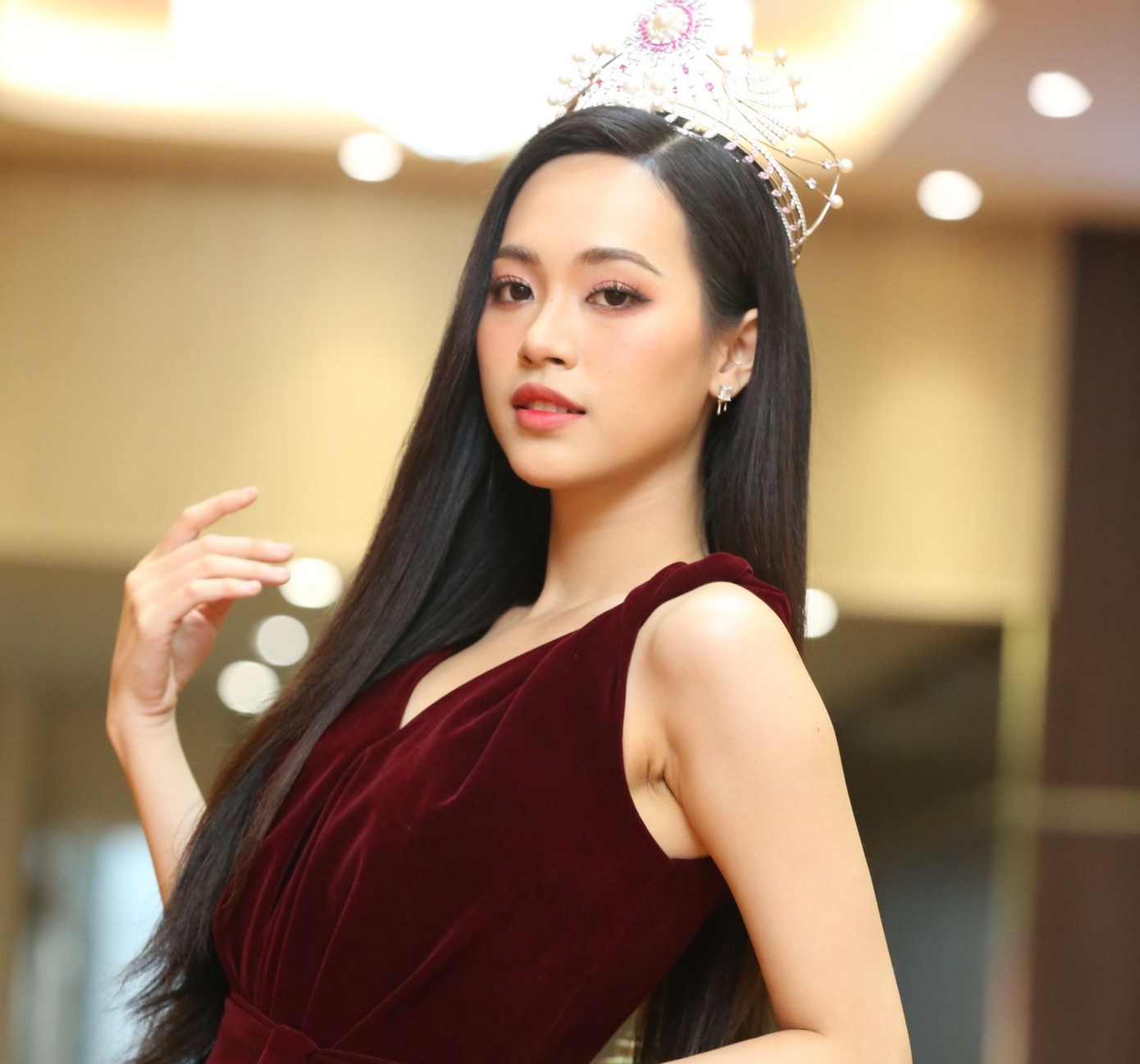 Á hậu 1 Trịnh Thùy Linh.