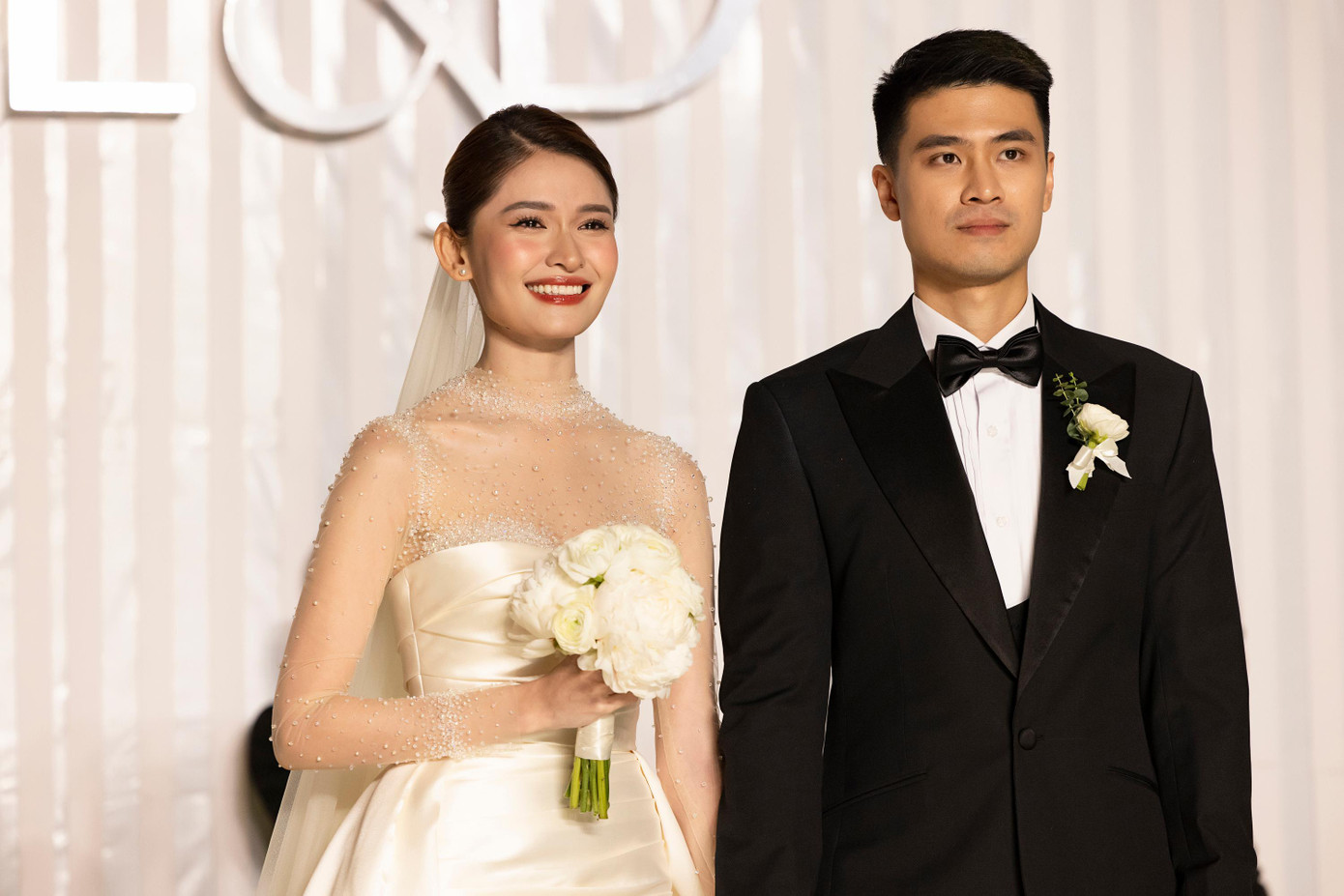 Á hậu Thuỳ Dung không khỏi xúc động trong lễ cưới. Ảnh: NVCC.