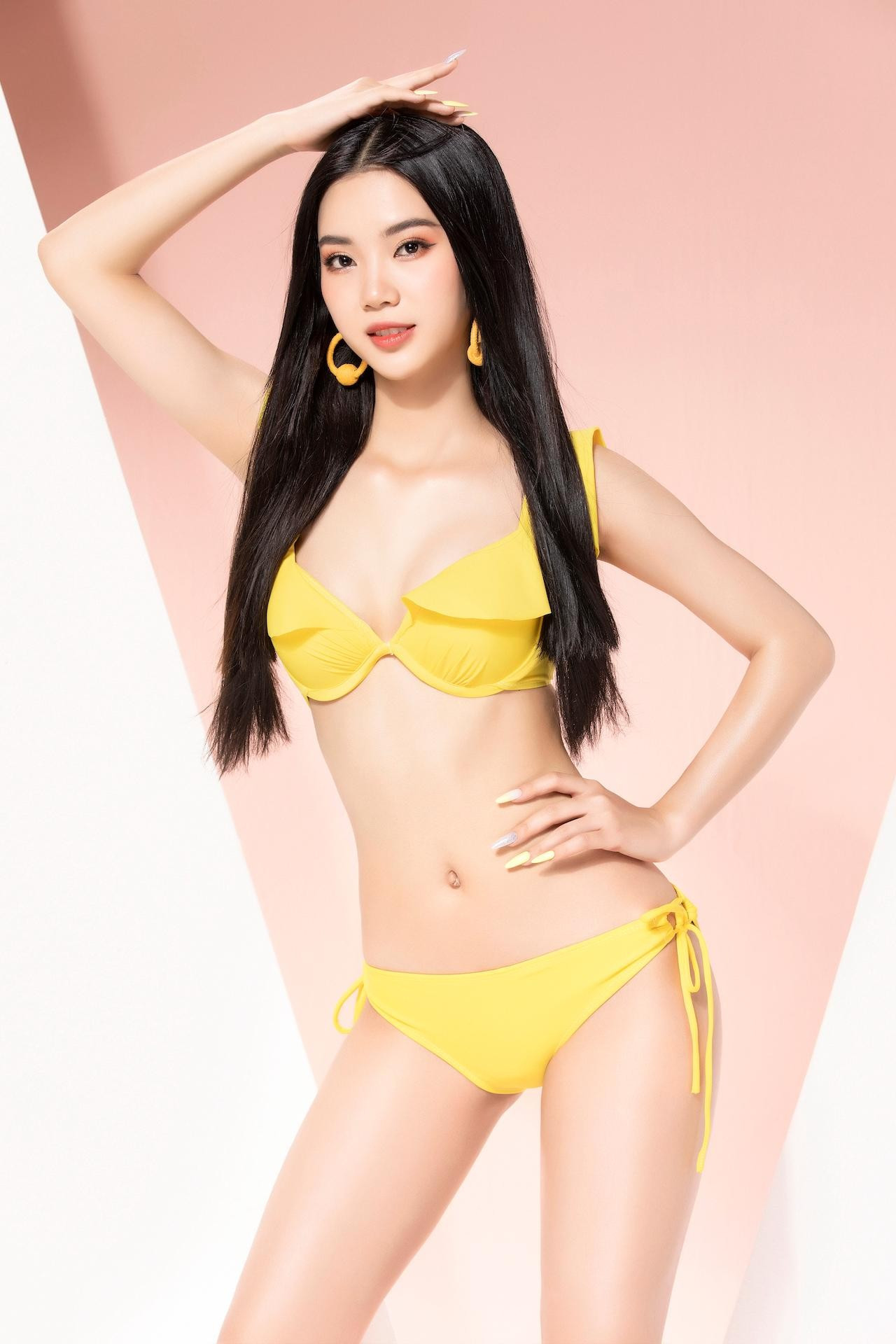 Sau thời gian tập luyện, Hoàng Hương Giang cố gắng thay đổi hình thể và đạt được số đo 78-57-90 cm. Sau thời gian tập luyện, Hoàng Hương Giang cố gắng thay đổi hình thể và đạt được số đo 78-57-90 cm.