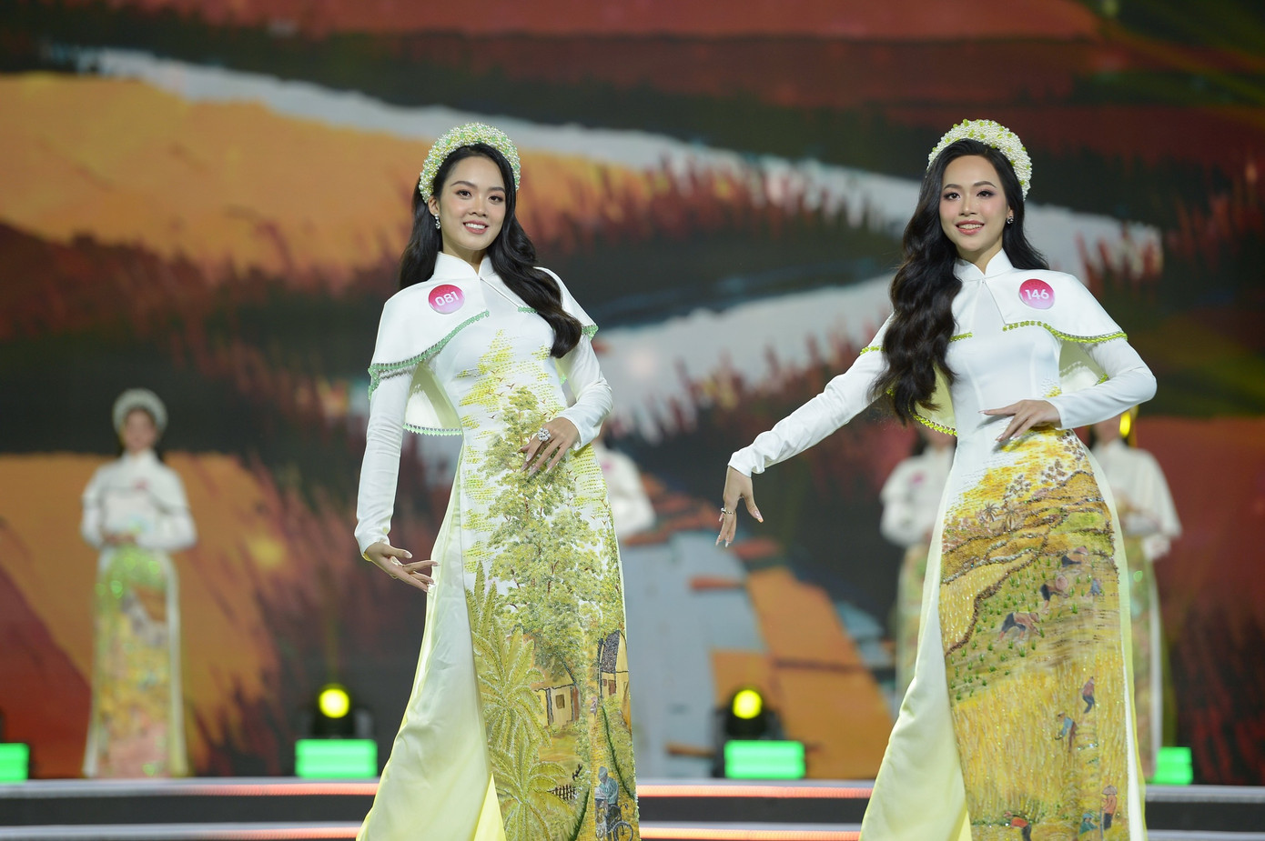 Thí sinh Trần Gia Hân (SBD 081) và Trịnh Thùy Linh (SBD 146).