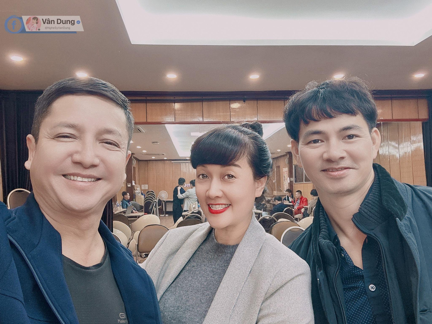 Nghệ sĩ Chí Trung, Vân Dung và Xuân Bắc ở hậu trường Táo quân 2023.