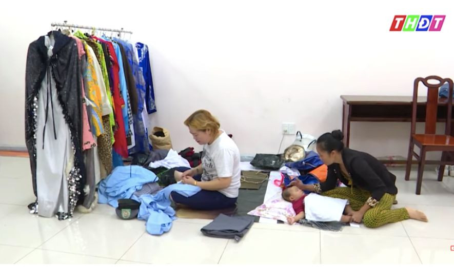 Vợ và con nghệ sĩ Chí Tâm đồng hành cùng anh trong tất cả vòng thi tại chương trình Tài tử miệt vườn. Ảnh: CMH.