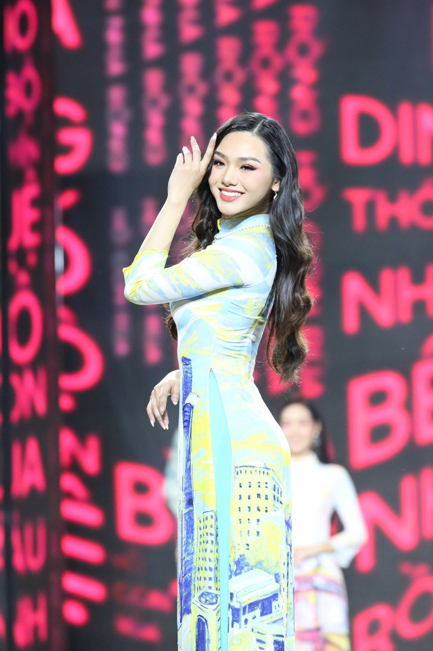 Thí sinh Đinh Khánh Hòa (SBD 088) và thí sinh Hồ Thị Yến Nhi (SBD 369).