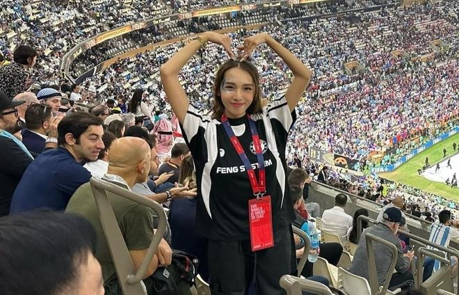 Vợ chồng rapper BigDaddy trực tiếp cổ vũ trận chung kết. Ảnh: @bigdaddy. Vợ chồng rapper BigDaddy trực tiếp cổ vũ trận chung kết. Ảnh: @bigdaddy.