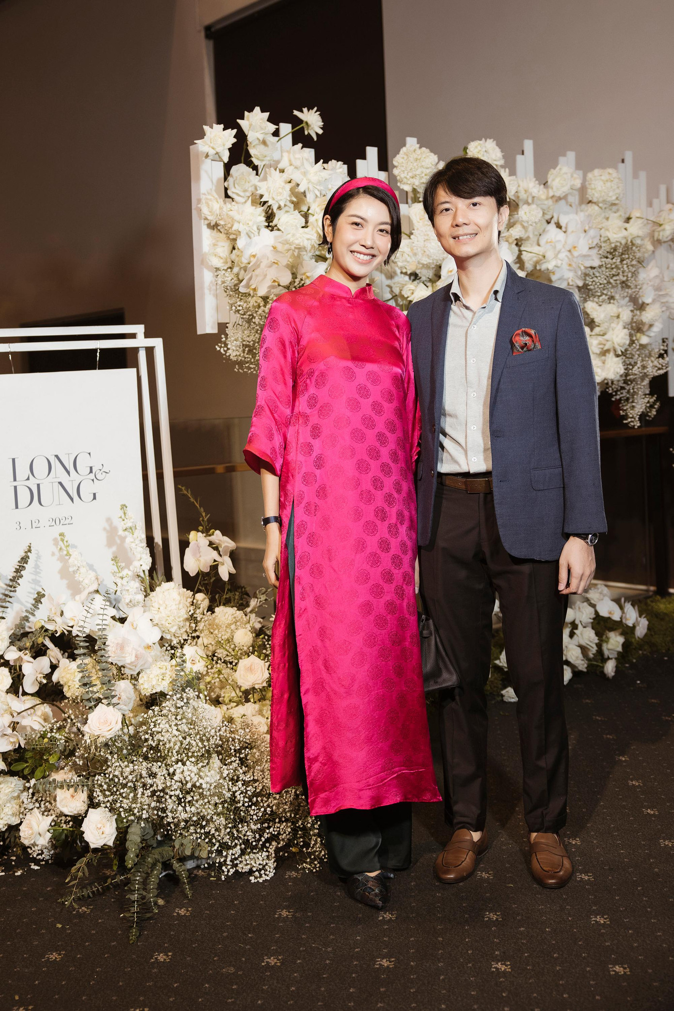 Á hậu Thúy Vân cùng ông xã dự đám cưới Thuỳ Dung. Sau gần ba năm hẹn hò, Á hậu Thúy Vân và doanh nhân Nhật Vũ về chung nhà.