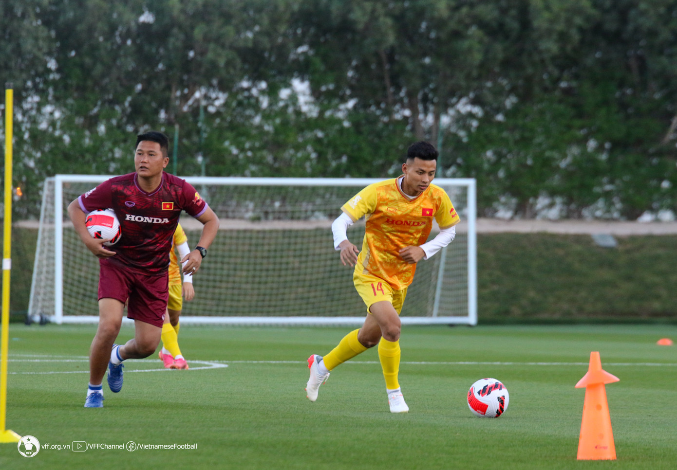 Tại buổi tập này, HLV Philippe Troussier đã đặt ra yêu cầu rất cao về chuyên môn, liên tục đốc thúc các cầu thủ phải di chuyển thật nhanh, phối hợp ít chạm và chính xác trong các pha dứt điểm.