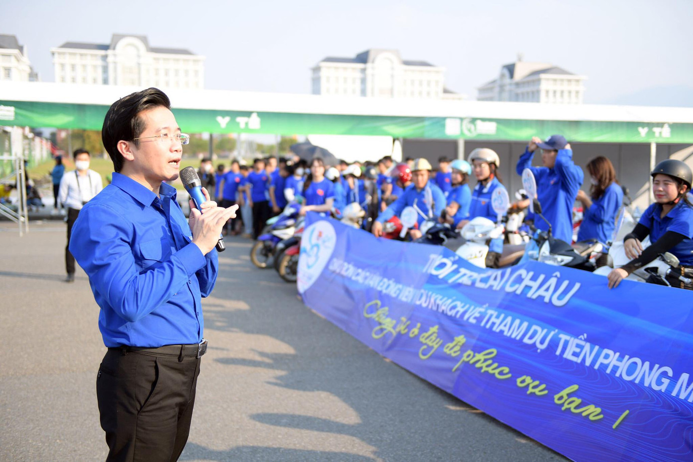 Theo anh Nguyễn Tiến Thịnh - Bí thư Tỉnh Đoàn Lai Châu, có khoảng 1.000 đoàn viên, thanh niên tham gia các hoạt động tình nguyện tại Tiền Phong Marathon 2023. Buổi ra quân có khoảng 400 thanh niên.