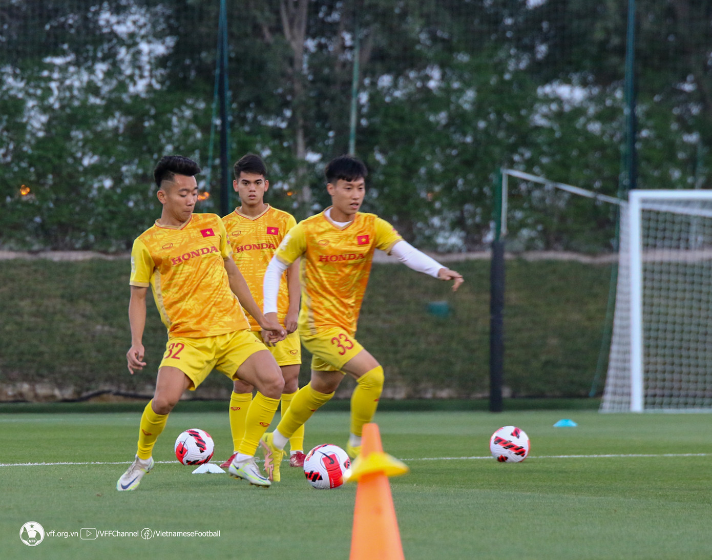 Các cầu thủ rất tập trung và nỗ lực khẳng định bản thân mình.