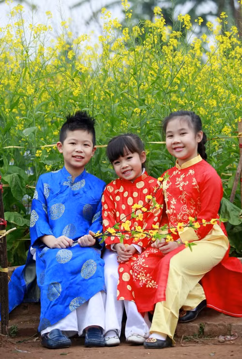 Cô Hồng Pink cùng các học trò xinh xắn của câu lạc bộ người mẫu nhí