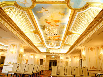 Đại gia Việt đi du lịch nước ngoài, ở khách sạn dát vàng đón Tết