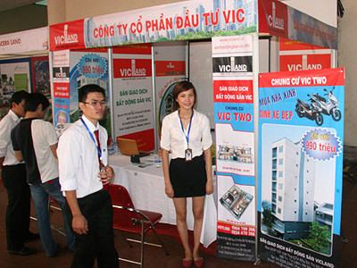 Gian hàng này có khuyến mại cả xe máy khi mua căn hộ