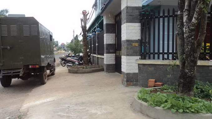 Ngôi nhà của ông Nguyễn Tuấn Cảnh bị công an khám xét