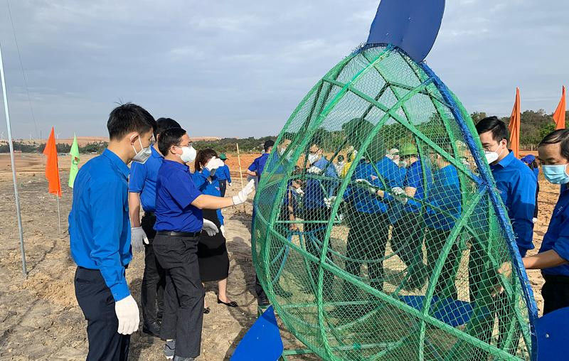 Mô hình “Cá ăn rác thải nhựa” tại bãi biển Phan Thiết, Bình Thuận Mô hình “Cá ăn rác thải nhựa” tại bãi biển Phan Thiết, Bình Thuận