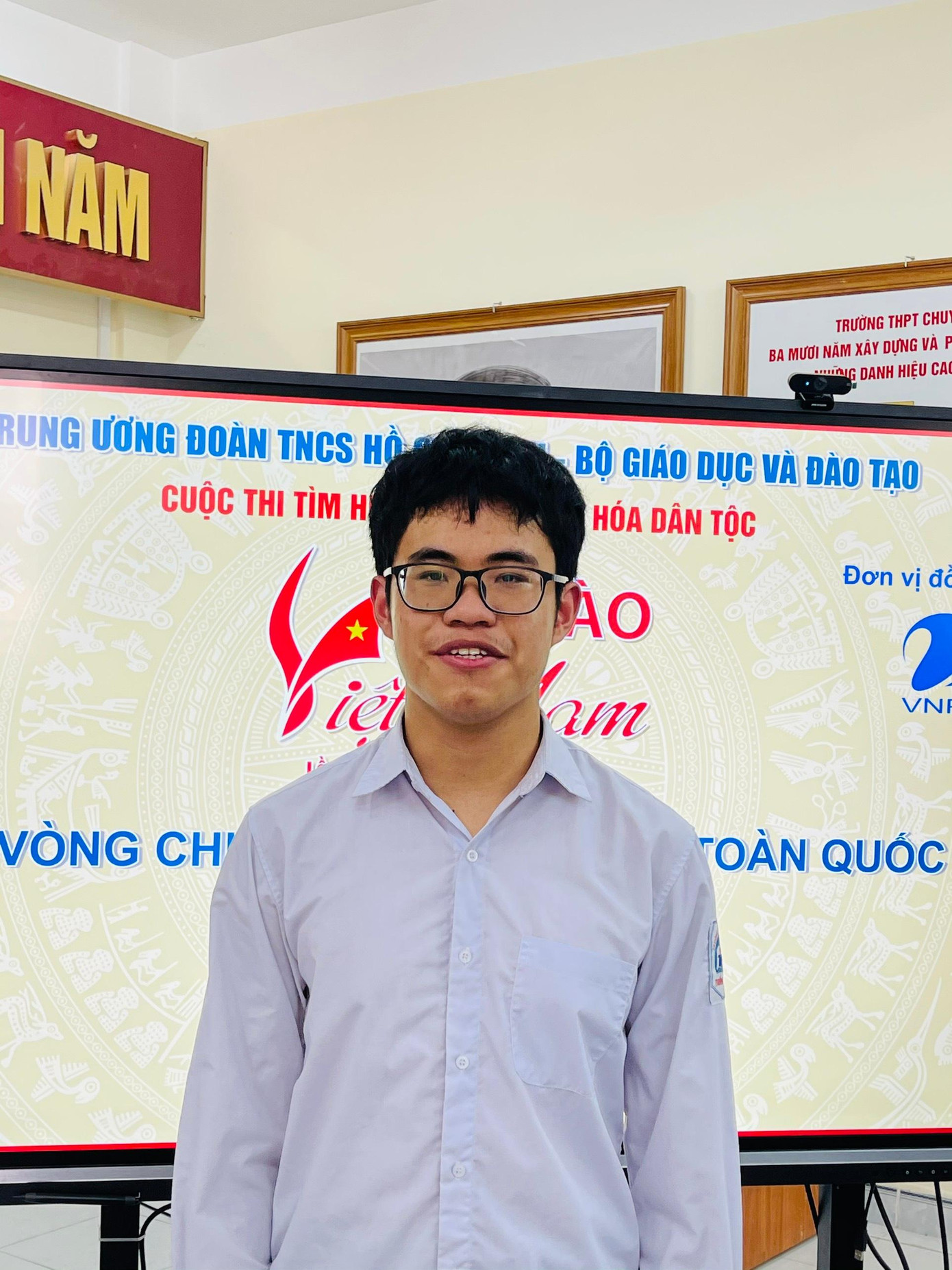 Vũ Bùi Đình Tùng tại cuộc thi tìm hiểu lịch sử, văn hóa dân tộc "Tự hào Việt Nam" lần thứ IV Vũ Bùi Đình Tùng tại cuộc thi tìm hiểu lịch sử, văn hóa dân tộc "Tự hào Việt Nam" lần thứ IV