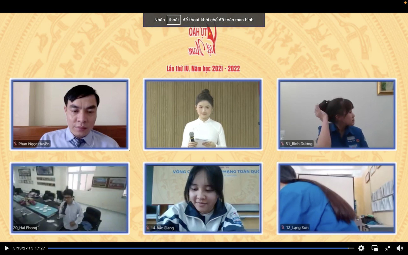 Các thí sinh tranh tài tại Vòng Chung kết xếp hạng toàn quốc Cuộc thi tìm hiểu lịch sử, văn hóa dân tộc &quot;Tự hào Việt Nam&quot; lần thứ IV