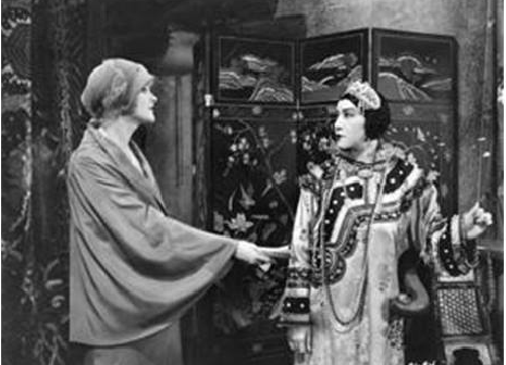 Bộ phim đầu tiên bà đóng được công chiếu tại Pháp có tên là gì?