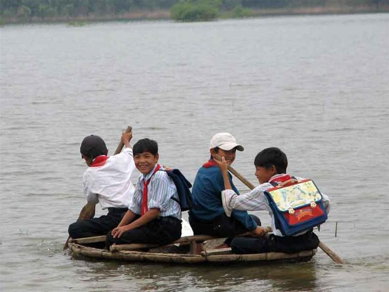 Mong thủy thần không làm tắt nụ cười Mong thủy thần không làm tắt nụ cười
