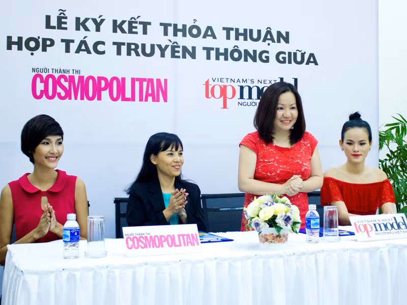 Quang cảnh buổi lễ ký kết. Quang cảnh buổi lễ ký kết