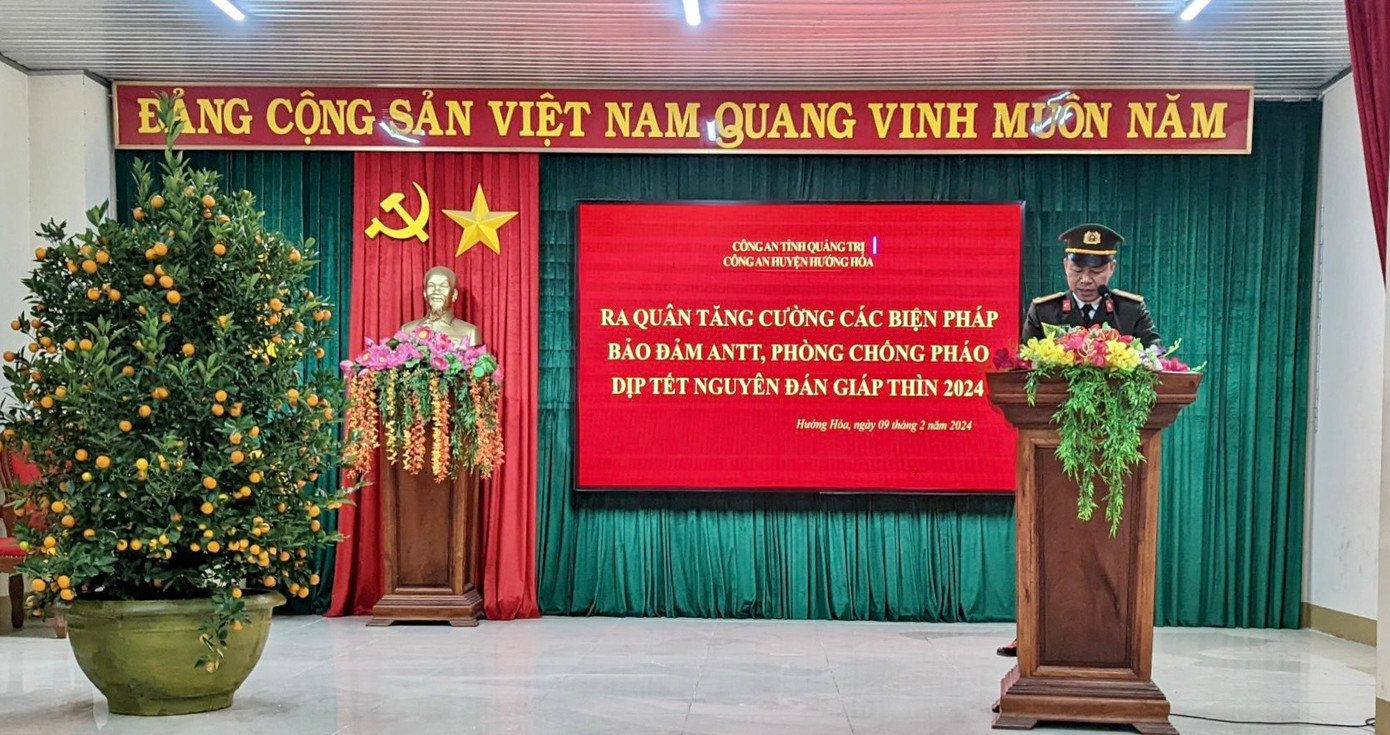 Công an huyện Hướng Hóa triển khai ra quân phòng, chống nổ pháo trái phép trong đêm giao thừa