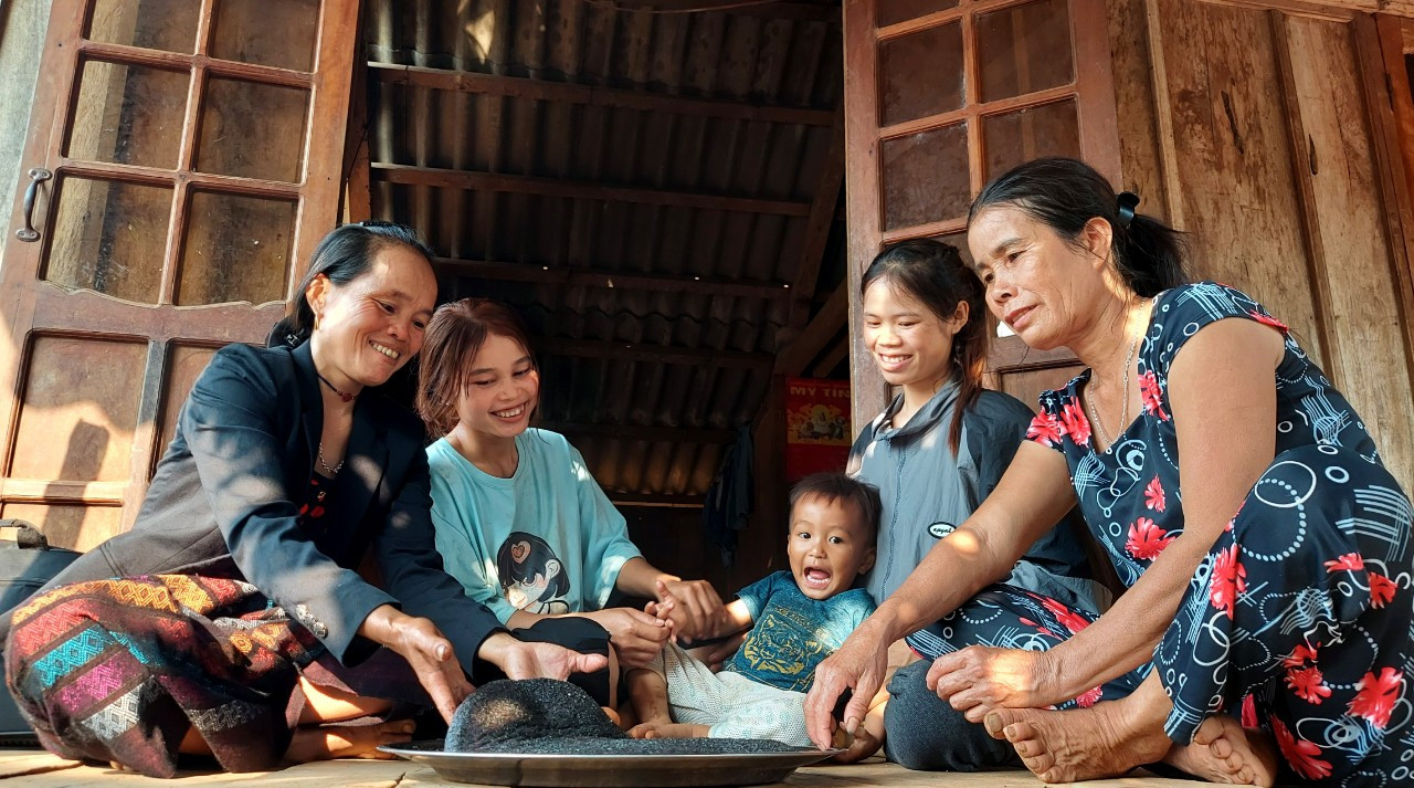 A-yớh là loại bánh độc đáo của đồng bào Vân Kiều ở dãy Trường Sơn.