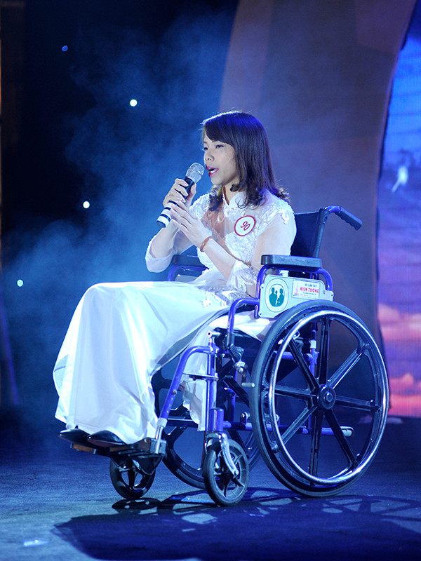 Chân dung Hoa khôi Vẻ đẹp Vầng trăng khuyết 2015 ảnh 6