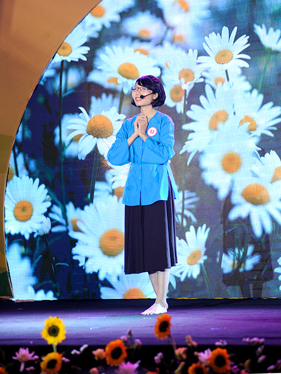 Chân dung Hoa khôi Vẻ đẹp Vầng trăng khuyết 2015 ảnh 7