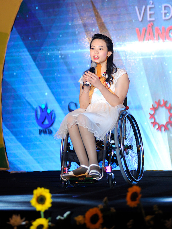 Chân dung Hoa khôi Vẻ đẹp Vầng trăng khuyết 2015 ảnh 8