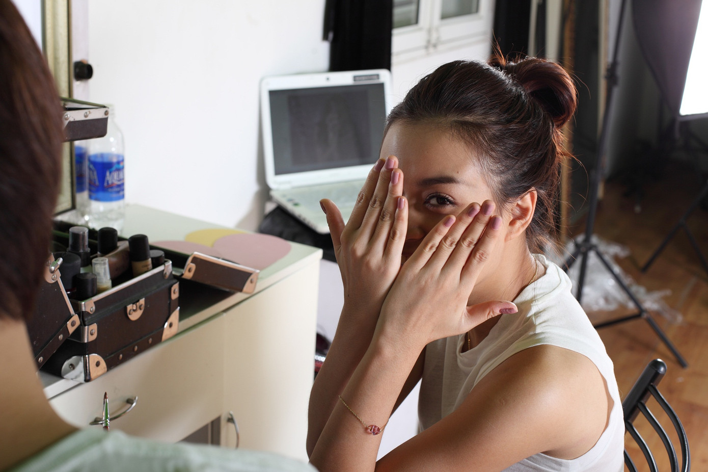 Hoàng Thùy Linh: Gợi cảm từng khoảnh khắc ảnh 2