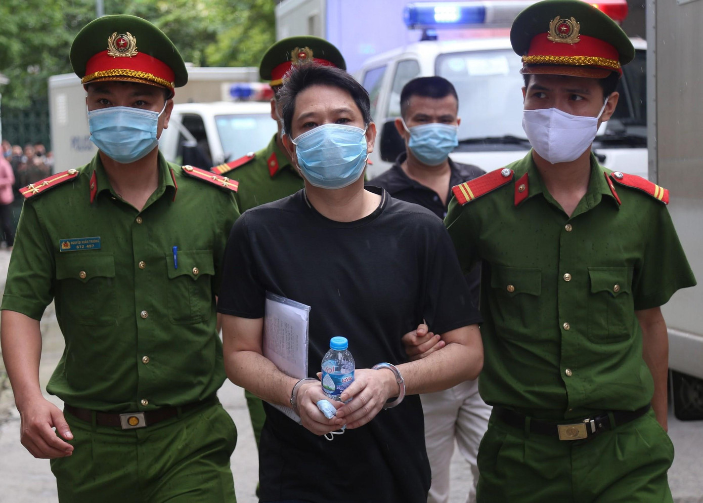 Bị cáo Bùi Quốc Việt - anh trai bị can Bùi Quang Huy.