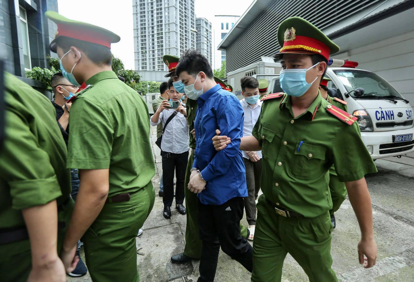 Bị cáo Nông Văn Lư - lái xe của công ty Nhật Cường. Bị cáo Nông Văn Lư - lái xe của công ty Nhật Cường.