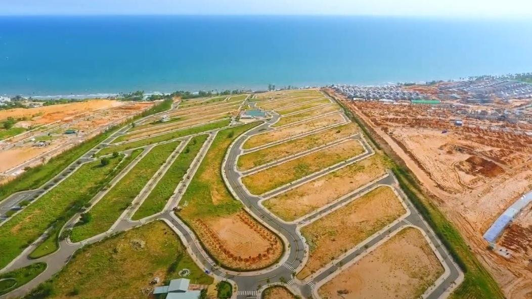 Bình Thuận công khai 44 dự án chậm tiến độ, không đưa đất vào sử dụng, trong đó có dự án Sentosa Villa (phường Mũi Né) quy mô 15,37ha của Công ty TNHH Đầu tư Sài Gòn. Đáng chú ý, dự án này có nhiều sai phạm như chuyển mục đích sử dụng đất chưa đúng quy định, xây dựng hạ tầng đô thị khi chưa được phép chuyển mục đích sử dụng đất. Ảnh minh họa. Bình Thuận công khai 44 dự án chậm tiến độ, không đưa đất vào sử dụng, trong đó có dự án Sentosa Villa (phường Mũi Né) quy mô 15,37ha của Công ty TNHH Đầu tư Sài Gòn. Đáng chú ý, dự án này có nhiều sai phạm như chuyển mục đích sử dụng đất chưa đúng quy định, xây dựng hạ tầng đô thị khi chưa được phép chuyển mục đích sử dụng đất. Ảnh minh họa.