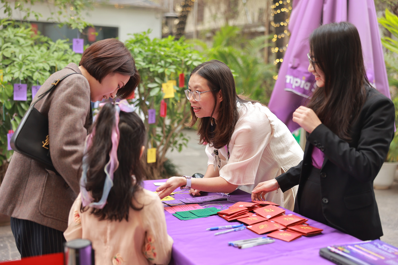 Chương trình dệt thêm những kỷ niệm hạnh phúc, vun đắp yêu thương. Chương trình dệt thêm những kỷ niệm hạnh phúc, vun đắp yêu thương.