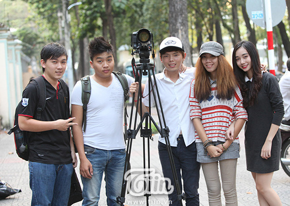 Luk Vân cùng nhóm làm phim độc lập MoWo của mình