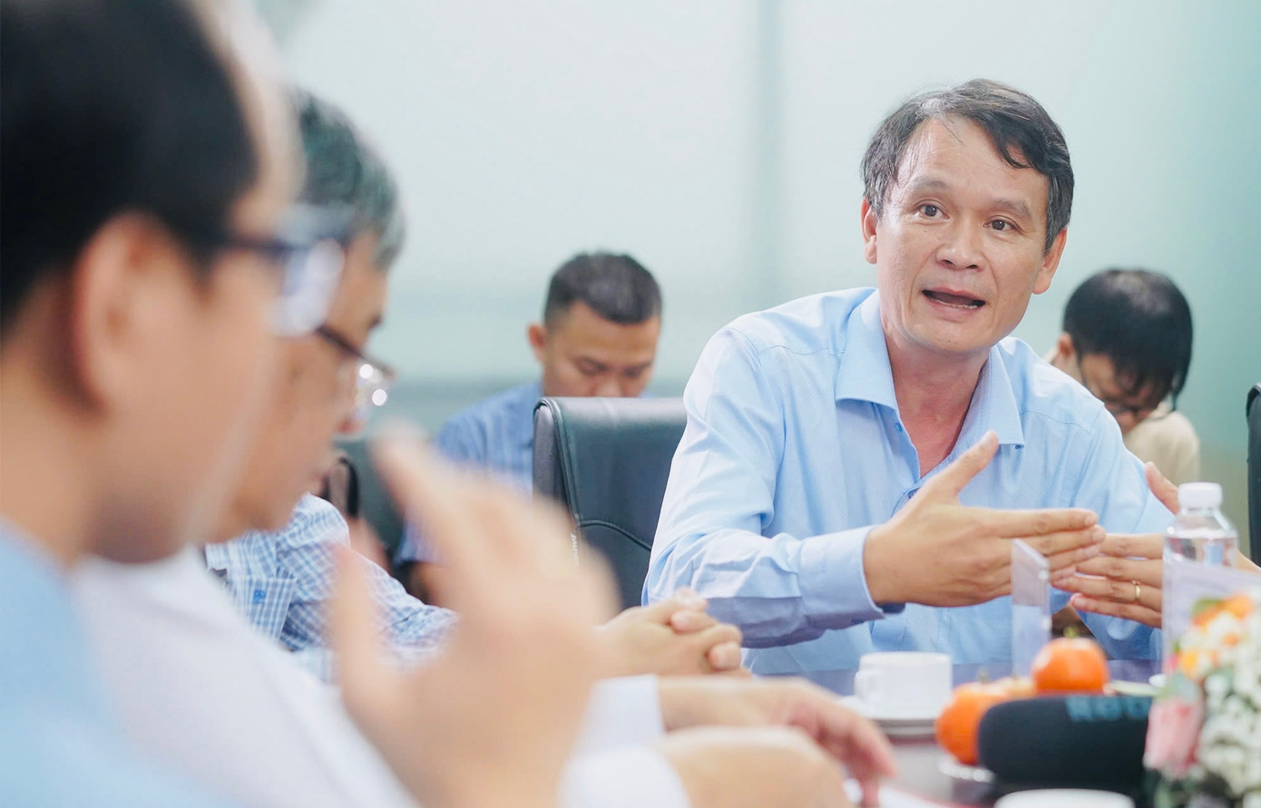 Dược sĩ An Mạnh Hùng- Tổng giám đốc Công ty CP Dược Đại Nam cho biết, Melatongue Rapid là sản phẩm xịt ngủ được bào chế từ các thành phần thảo dược tự nhiên, an toàn cho người sử dụng, mang lại hiệu quả vượt trội trong việc hỗ trợ cải thiện giấc ngủ, giảm căng thẳng, lo âu và thư giãn tinh thần. Dược sĩ An Mạnh Hùng- Tổng giám đốc Công ty CP Dược Đại Nam cho biết, Melatongue Rapid là sản phẩm xịt ngủ được bào chế từ các thành phần thảo dược tự nhiên, an toàn cho người sử dụng, mang lại hiệu quả vượt trội trong việc hỗ trợ cải thiện giấc ngủ, giảm căng thẳng, lo âu và thư giãn tinh thần.