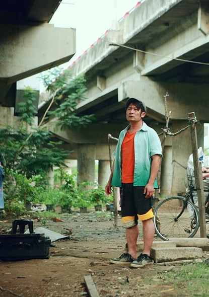 Bằng Kiều đem sở thích hút thuốc lào lên phim đầu tay ảnh 4