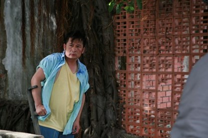 Bằng Kiều đem sở thích hút thuốc lào lên phim đầu tay ảnh 3