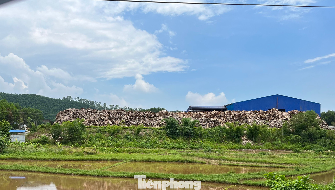 Một phần nhà máy sản xuất của Công ty Huarong được xây dựng trên đất nông nghiệp tự mua của người dân. Một phần nhà máy sản xuất của Công ty Huarong được xây dựng trên đất nông nghiệp tự mua của người dân.