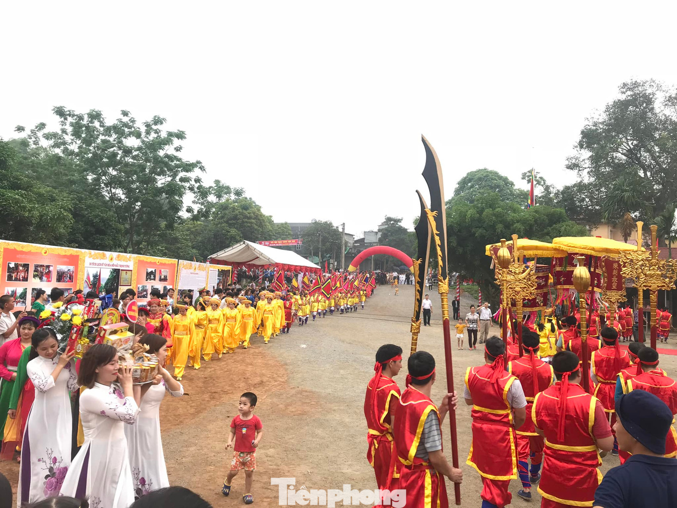 Rước kiệu tại lễ hội đền Mẫu Trịnh Tường vào ngày 10/3 âm lịch.