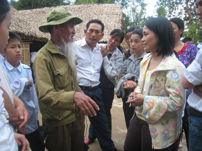 Trên hành trình xuyên Việt, ông Khiết ghé vào thăm quê Bác và trò chuyện với du khách ở Kim Liên, Nam Đàn, Nghệ An