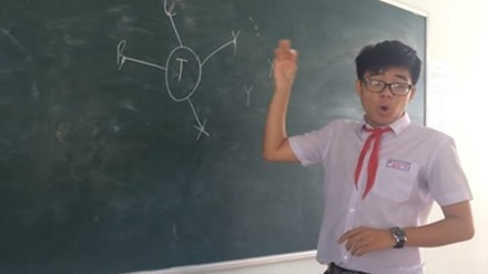 Video 'hot' nhất tuần: Dửng dưng nhìn gã đàn ông móc túi giữa phố Hà Nội ảnh 3