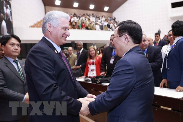 Bí thư thứ nhất Ban Chấp hành Trung ương Đảng Cộng sản Cuba, Chủ tịch nước Cộng hòa Cuba Miguel Díaz-Canel và Chủ tịch Quốc hội Vương Đình Huệ tại phiên họp. (Ảnh: Doãn Tấn/TTXVN)