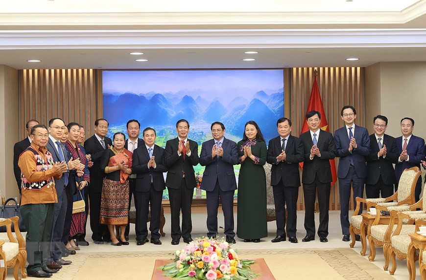 Thủ tướng Phạm Minh Chính với Đoàn đại biểu Ủy ban Trung ương Mặt trận Lào xây dựng đất nước. (Ảnh: Dương Giang/TTXVN) Thủ tướng Phạm Minh Chính với Đoàn đại biểu Ủy ban Trung ương Mặt trận Lào xây dựng đất nước. (Ảnh: Dương Giang/TTXVN)
