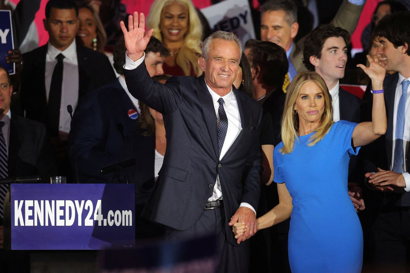 Ông Kennedy và vợ - diễn viên Cheryl Hines. (Ảnh: Reuters) Ông Kennedy và vợ - diễn viên Cheryl Hines. (Ảnh: Reuters)