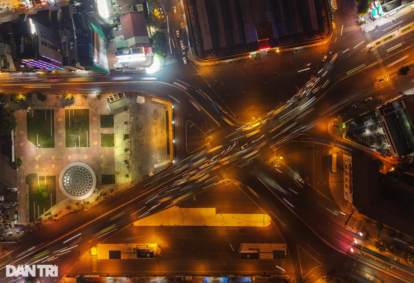 Sau hơn 100 năm tồn lại, bùng binh Bến Thành - Công trường Quách Thị Trang đã thay đổi gần như hoàn toàn sau khi được tháo dỡ để thi công các công trình giao thông trọng điểm của thành phố. Theo quy hoạch khu trung tâm TPHCM hiện hữu, sau khi hoàn thành nhà ga ngầm cho các tuyến metro trước chợ Bến Thành, khu vực này sẽ được thiết kế thành quảng trường hiện đại, một trong những địa điểm vui chơi mới của người dân và du khách khi đến với TPHCM.