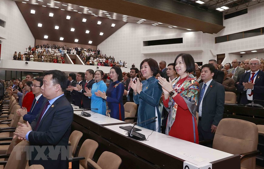 Đại biểu Việt Nam dự phiên họp đặc biệt của Quốc hội Cuba. (Ảnh: Doãn Tấn/TTXVN) Đại biểu Việt Nam dự phiên họp đặc biệt của Quốc hội Cuba. (Ảnh: Doãn Tấn/TTXVN)