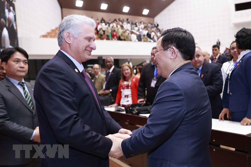 Bí thư thứ nhất Ban Chấp hành Trung ương Đảng Cộng sản Cuba, Chủ tịch nước Cộng hòa Cuba Miguel Díaz-Canel và Chủ tịch Quốc hội Vương Đình Huệ tại phiên họp. (Ảnh: Doãn Tấn/TTXVN) Bí thư thứ nhất Ban Chấp hành Trung ương Đảng Cộng sản Cuba, Chủ tịch nước Cộng hòa Cuba Miguel Díaz-Canel và Chủ tịch Quốc hội Vương Đình Huệ tại phiên họp. (Ảnh: Doãn Tấn/TTXVN)