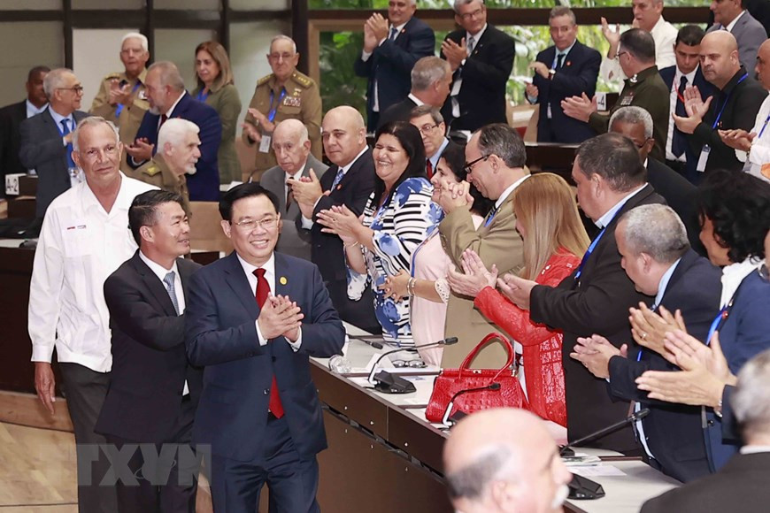 Chủ tịch Quốc hội Vương Đình Huệ đến dự buổi lễ. (Ảnh: Doãn Tấn/TTXVN) Chủ tịch Quốc hội Vương Đình Huệ đến dự buổi lễ. (Ảnh: Doãn Tấn/TTXVN)