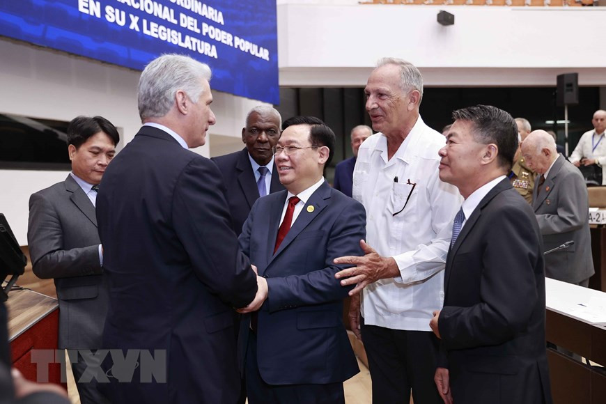 Bí thư thứ nhất Ban Chấp hành Trung ương Đảng Cộng sản Cuba, Chủ tịch nước Cộng hòa Cuba Miguel Díaz-Canel và Chủ tịch Quốc hội Vương Đình Huệ tại phiên họp. (Ảnh: Doãn Tấn/TTXVN) Bí thư thứ nhất Ban Chấp hành Trung ương Đảng Cộng sản Cuba, Chủ tịch nước Cộng hòa Cuba Miguel Díaz-Canel và Chủ tịch Quốc hội Vương Đình Huệ tại phiên họp. (Ảnh: Doãn Tấn/TTXVN)