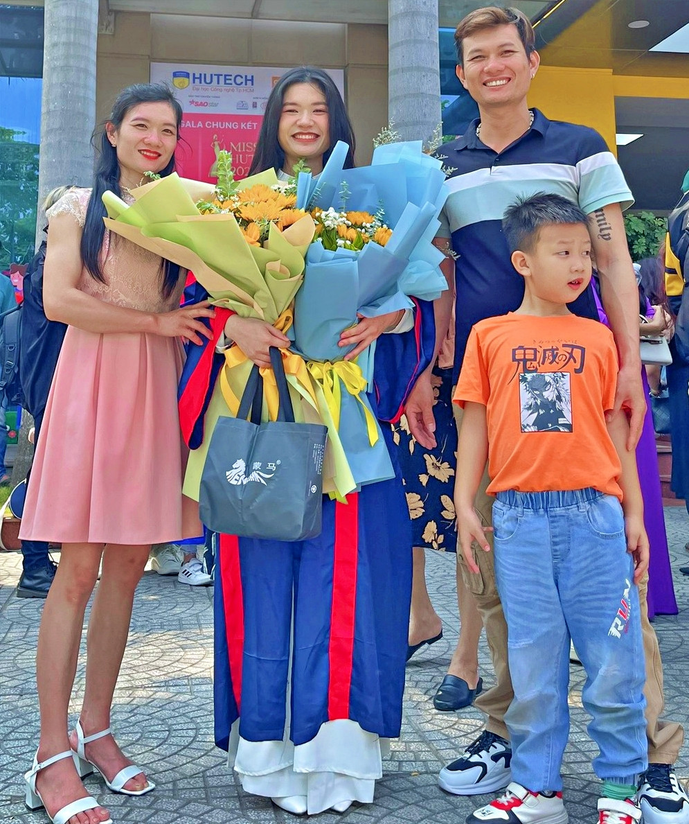 Đây cũng là lần đầu sau 7 năm anh em Ban mới tụ họp đông đủ.